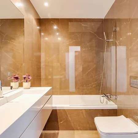 With Jacuzzi & Garage By Hostwise *