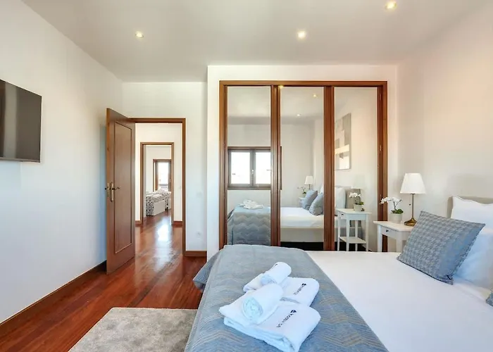 Hébergement de vacances With Jacuzzi & Garage By Hostwise