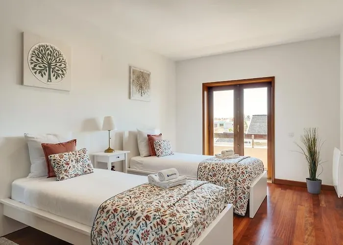 Hébergement de vacances With Jacuzzi & Garage By Hostwise *