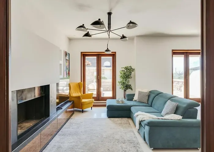 With Jacuzzi & Garage By Hostwise בית נופש