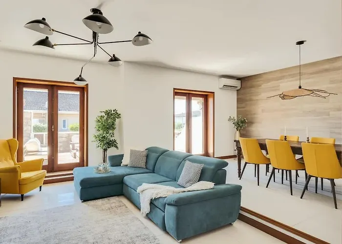 With Jacuzzi & Garage By Hostwise בית נופש Vila Cha (Porto)