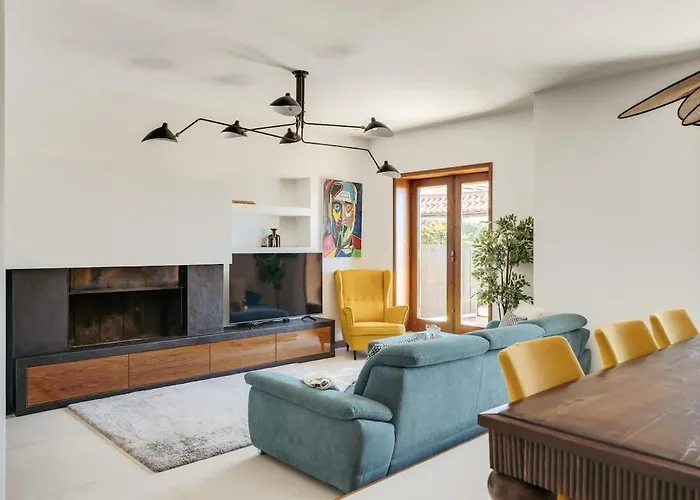 With Jacuzzi & Garage By Hostwise