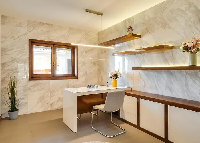 With Jacuzzi & Garage By Hostwise *