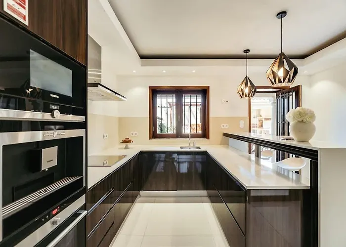 With Jacuzzi & Garage By Hostwise Hébergement de vacances