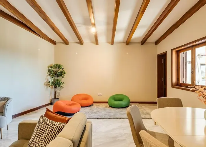 בית נופש With Jacuzzi & Garage By Hostwise