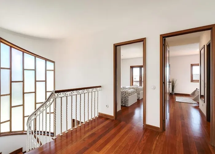 With Jacuzzi & Garage By Hostwise *