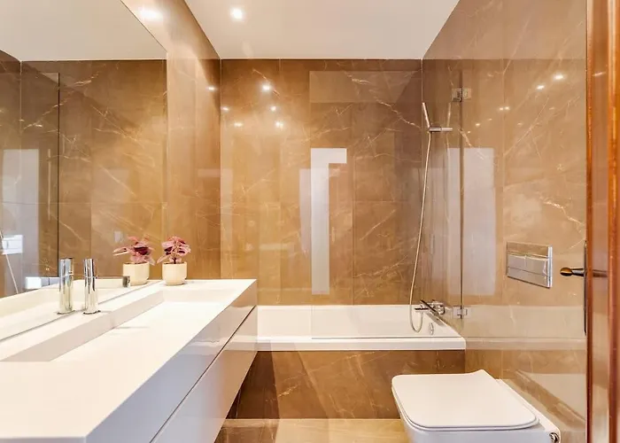 With Jacuzzi & Garage By Hostwise *