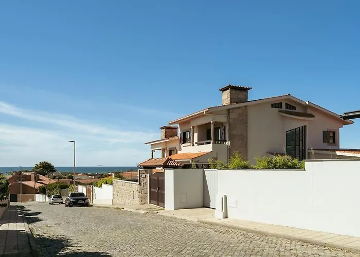 Hébergement de vacances With Jacuzzi & Garage By Hostwise *