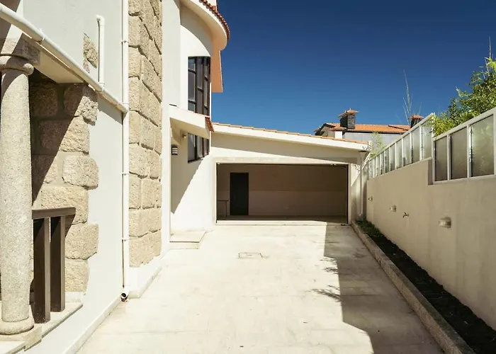 Hébergement de vacances With Jacuzzi & Garage By Hostwise